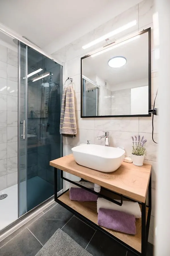 Kailani Luxury Central 3 Bedroom, 3 Bathroom Apartment With A Sunny Balcony Zadar