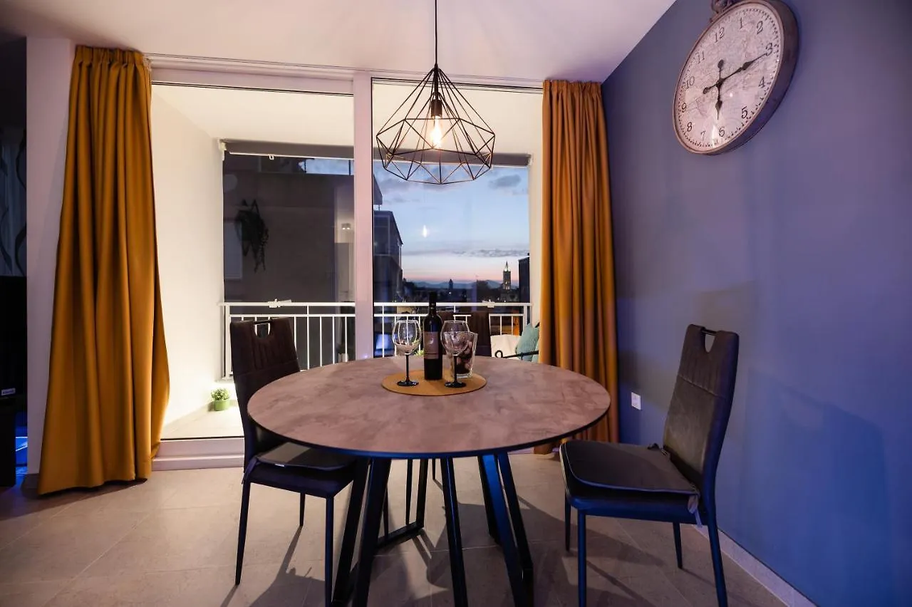 Kailani Luxury Central 3 Bedroom, 3 Bathroom Apartment With A Sunny Balcony Zadar