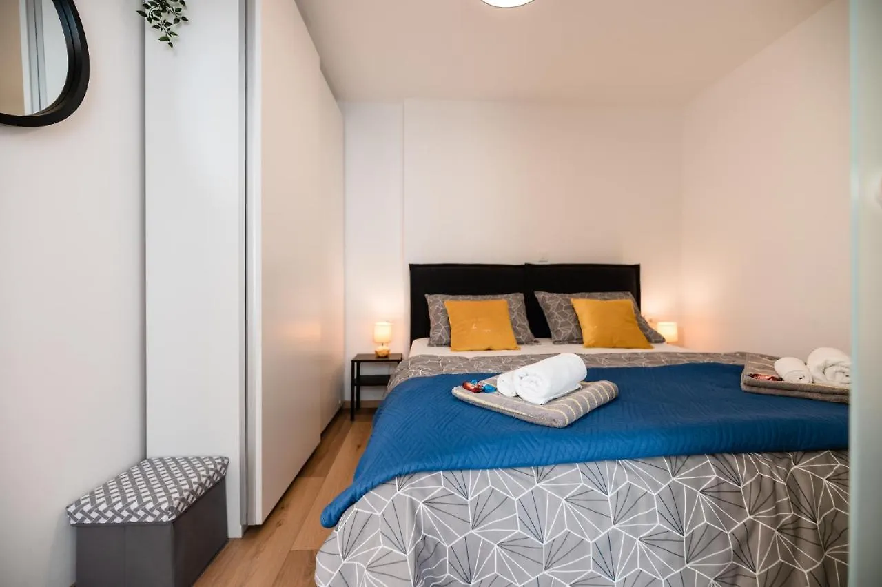 Kailani Luxury Central 3 Bedroom, 3 Bathroom Apartment With A Sunny Balcony Zadar 0*,  Kroatië