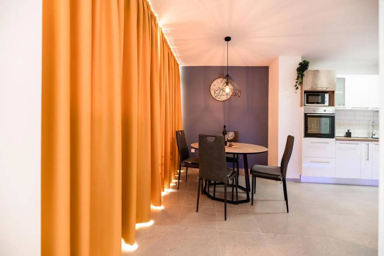 Kailani Luxury Central 3 Bedroom, 3 Bathroom Apartment With A Sunny Balcony Zadar