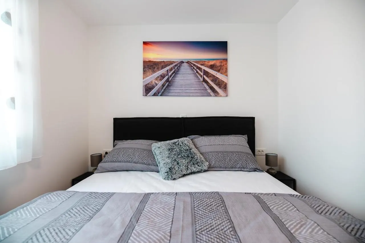 Kailani Luxury Central 3 Bedroom, 3 Bathroom Apartment With A Sunny Balcony Zadar