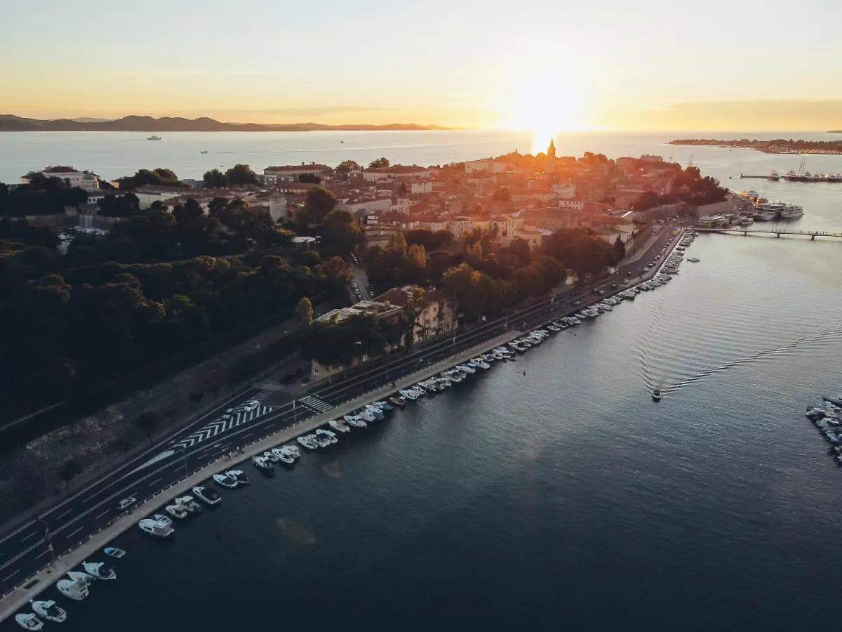 Kailani Luxury Central 3 Bedroom, 3 Bathroom Apartment With A Sunny Balcony Zadar