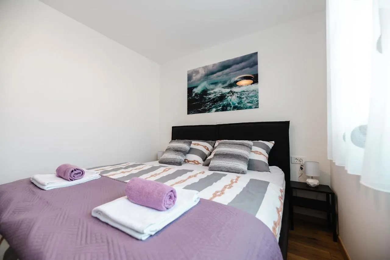 Kailani Luxury Central 3 Bedroom, 3 Bathroom Apartment With A Sunny Balcony Zadar
