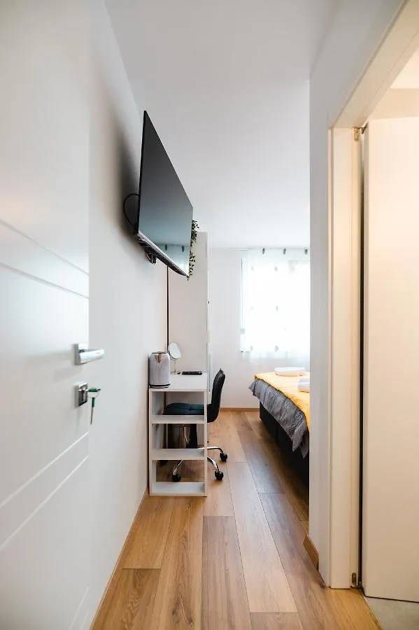 Kailani Luxury Central 3 Bedroom, 3 Bathroom Apartment With A Sunny Balcony Zadar 0*,